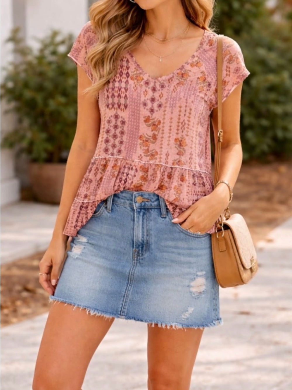 True Craft Top Womens Medium Geometric Floral Ruffled Hem Peachy Pink & Maroon